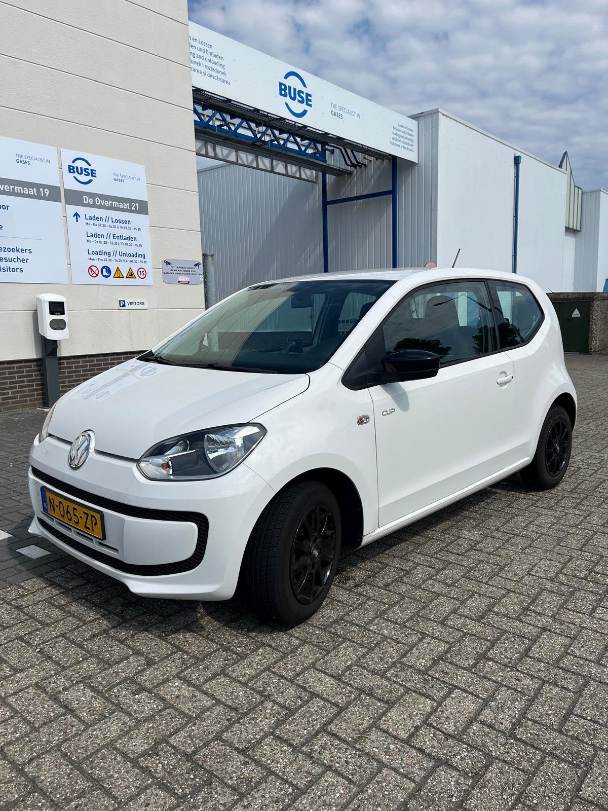 Volkswagen up! Cup 1.0 55KW/75PK 3-DRS 2014 Wit, Stof, 74 pk, 4 stoelen, Wit