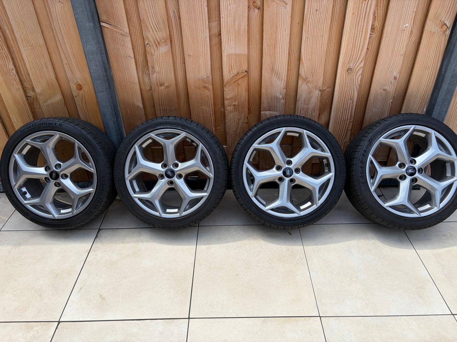 Ford Focus ST Velgen 18” met goede profiel banden, Auto-onderdelen, Banden en Velgen, Banden en Velgen, Zomerbanden, 18 inch, 235 mm