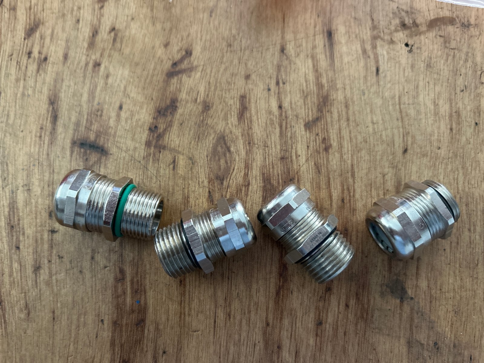 Metalen wartels voor kabelbevestiging (4 stuks), Ophalen of Verzenden, Nieuw, Stekkerdoos