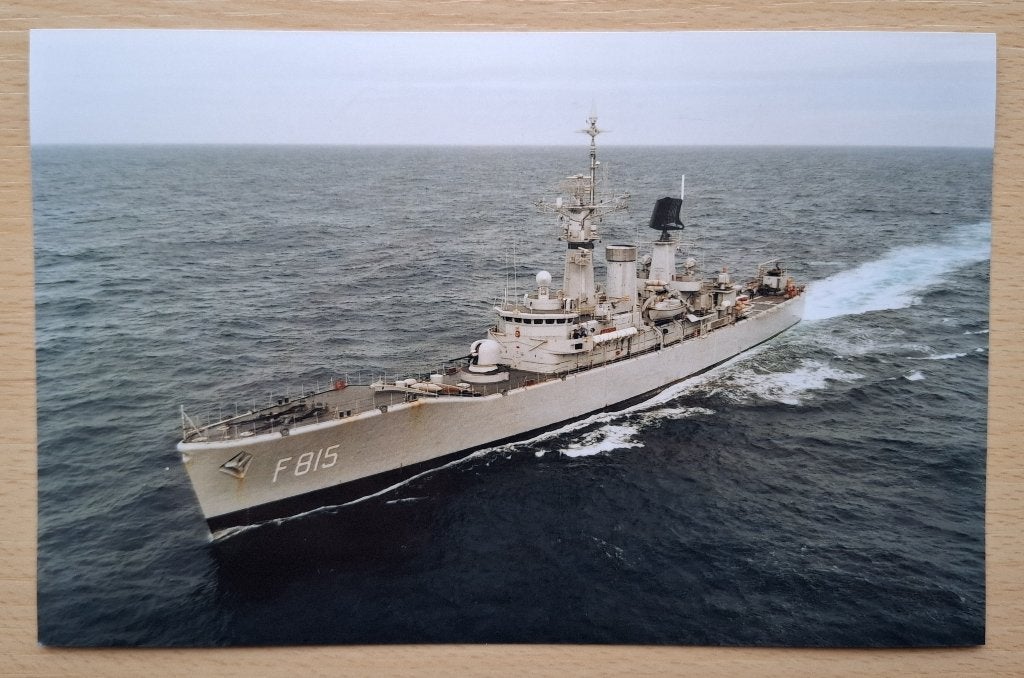 Foto marine: Hr Ms Evertsen (F815) - op volle zee 1980, Verzamelen, Militaria | Algemeen, Verzenden, Marine, Nederland, Foto of Poster
