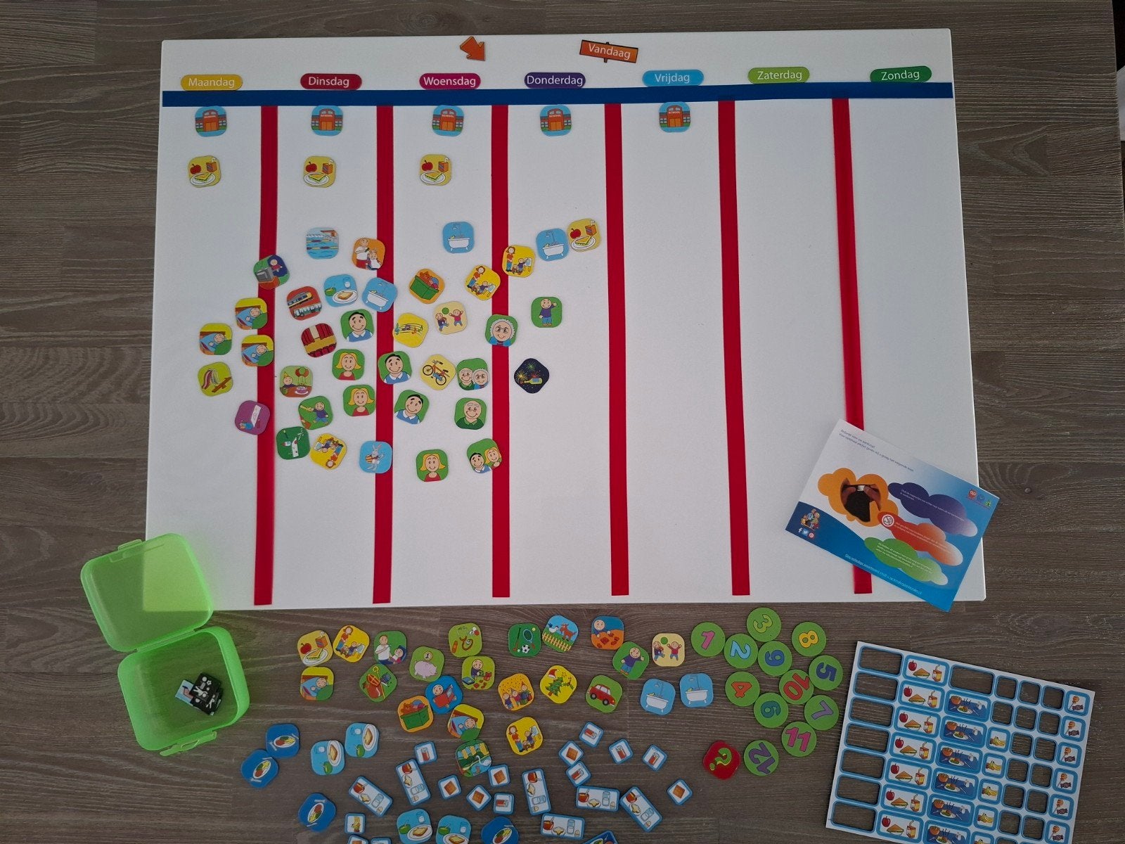 Planbord met magneetbord en veel magneetjes, Ophalen, Zo goed als nieuw