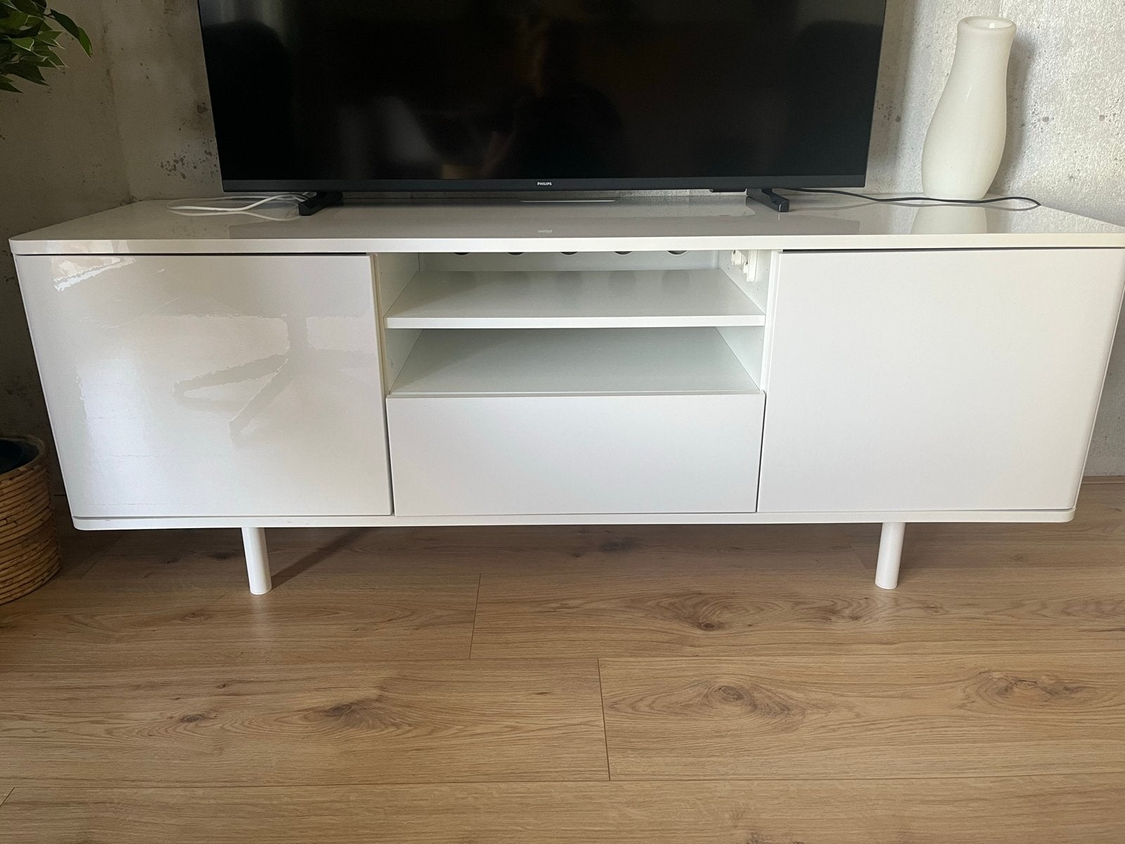 IKEA TV Meubel - Wit Hoogglans met Opbergruimte, Ophalen, Kunststof, Gebruikt, 100 tot 150 cm