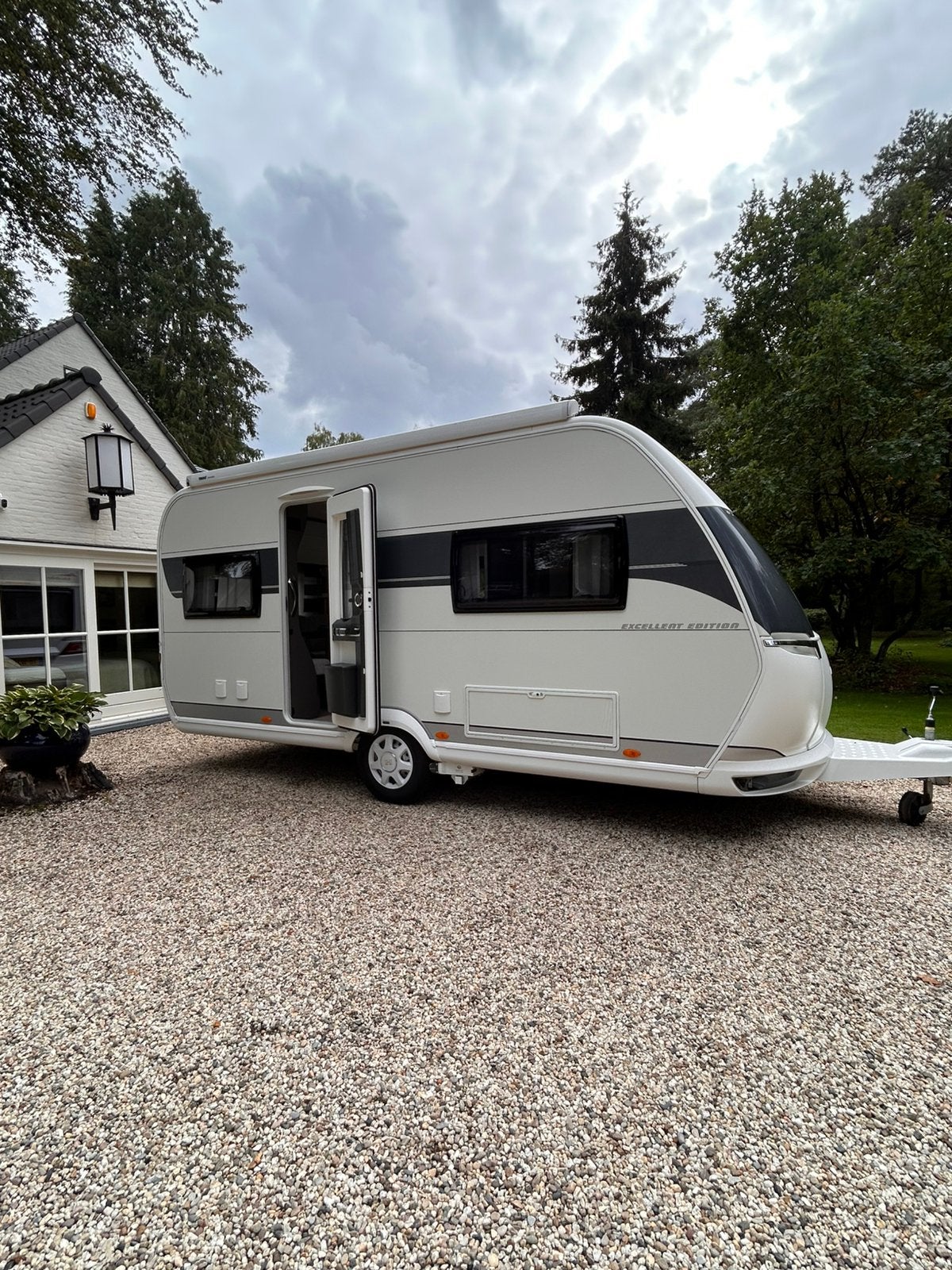 Hobby 460 ufe Excellent  2023 Mover/Airco/Luifel nieuwstaat