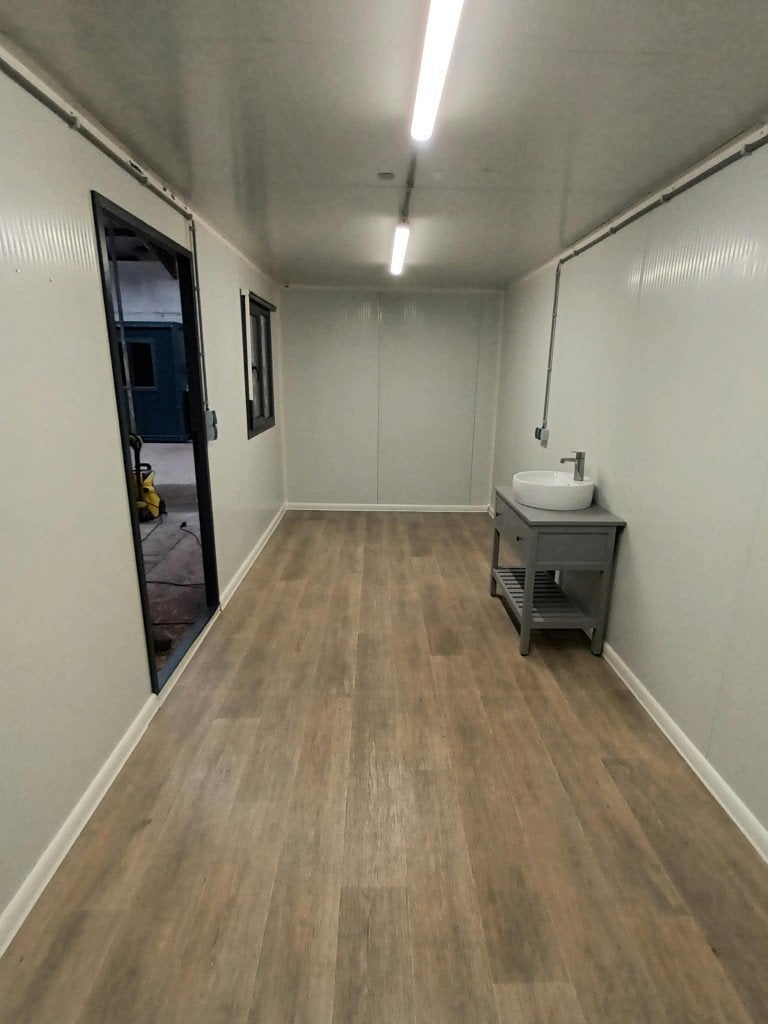 Twee moderne kantoorunits / woonunits (1 met wastafel), Zakelijke goederen, Machines en Bouw | Keten en Containers, Ophalen