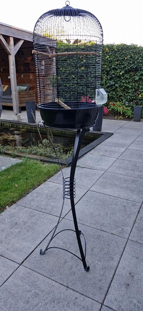 vogelkooi met standaard., Dieren en Toebehoren, Vogels | Hokken en Kooien, Ophalen, Gebruikt, Metaal, Vogelkooi