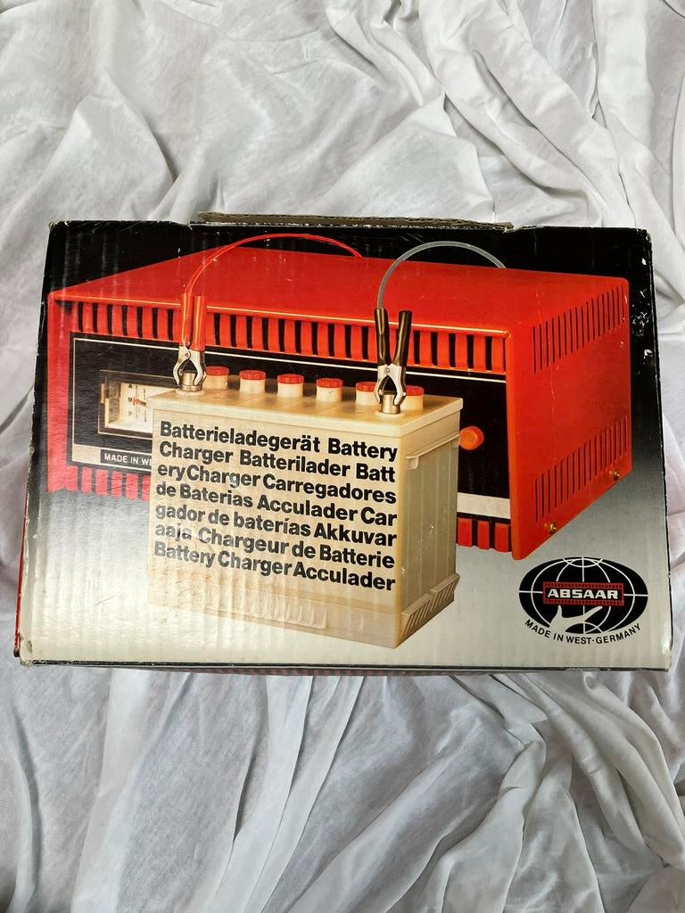 Acculader voor 12V accu - merk FERM - nieuwstaat, Ophalen of Verzenden, Nieuw