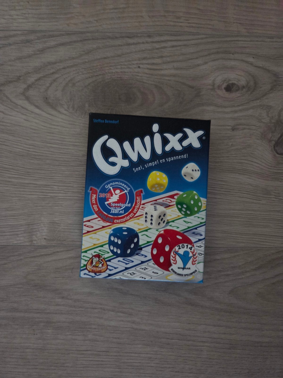 Qwixx dobbelspel - Snel, simpel en spannend!, Gebruikt, Ophalen of Verzenden, Een of twee spelers, Reisspel