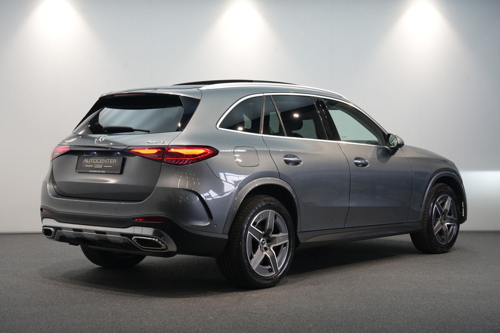 Mercedes-Benz GLC 300e 4MATIC AMG  PANO  TREKHAAK, Automaat, 12 maanden, Gebruikt, Zwart