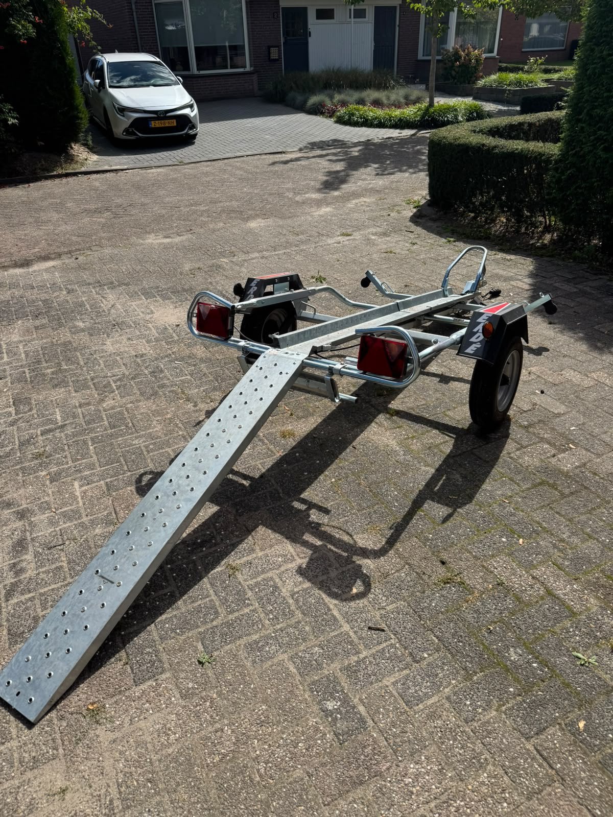Moter aanhanger, Ophalen, Zo goed als nieuw