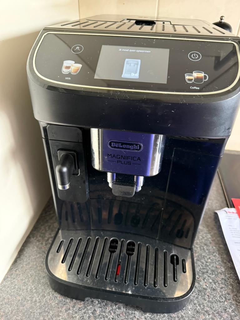 Volautomatische espressomachine de longhi magnifica plus, Ophalen of Verzenden, Zo goed als nieuw, Espresso apparaat, Koffiebonen