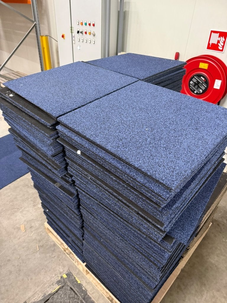 Partijen van 30m2 Tweedehands goedkope tapijttegels, Ophalen, Gebruikt, Blauw, 75 m² of meer