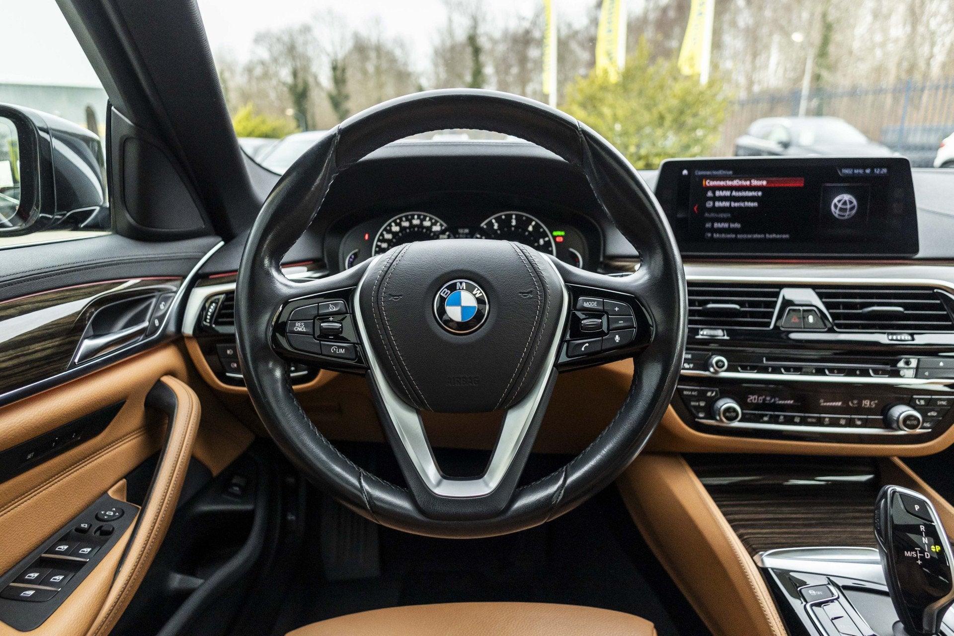 Foto 21 van BMW 5 Serie Touring 520i High Executive luxery