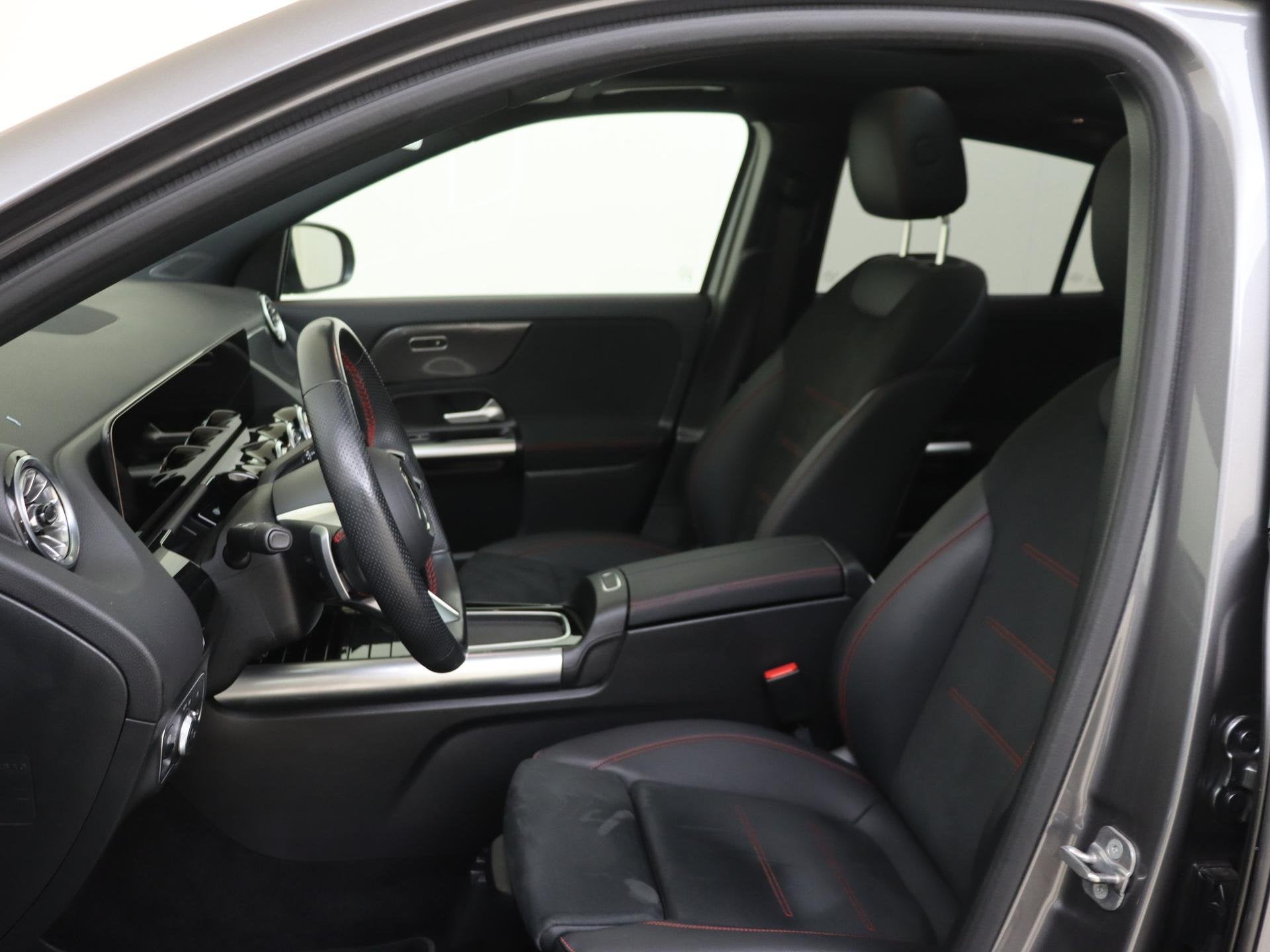 Mercedes-Benz GLA-klasse 250 e Star Edition AMG Line Panoram, Auto's, Stof, 4 cilinders, 16 kWh, Bedrijf