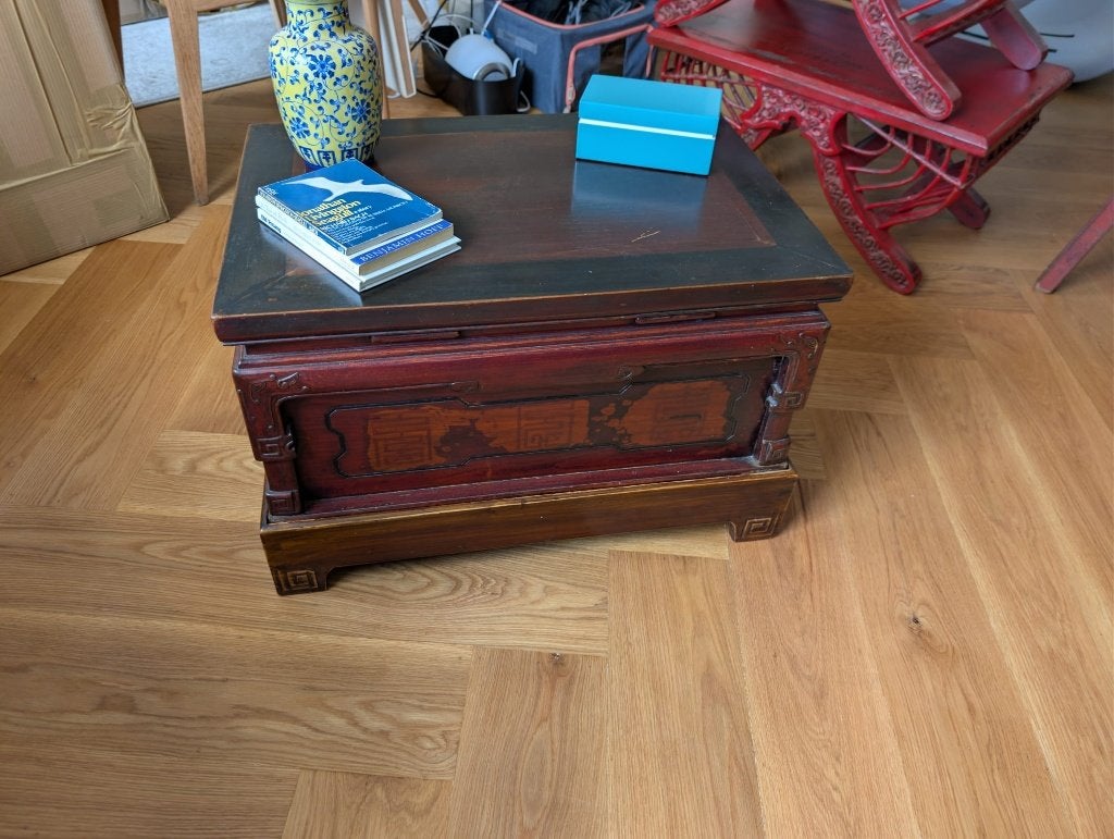 Antique Chinese wooden chest, Antiek en Kunst, Antiek | Meubels | Tafels, Ophalen