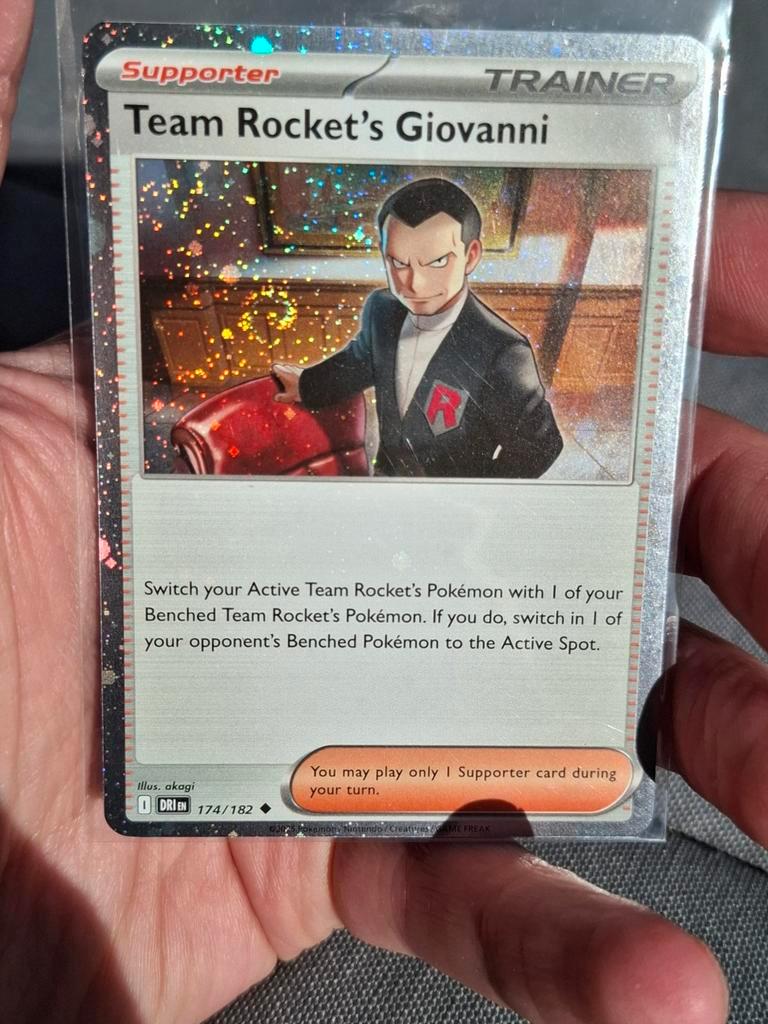 Team rockets Giovanni met swirl! Pokemon kaart cosmo holo, Ophalen of Verzenden, Zo goed als nieuw