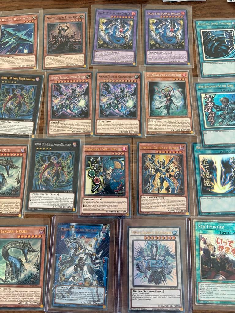 Yu-Gi-Oh! Kaarten Collectie - Zeldzame en Glanzende Kaarten, Ophalen of Verzenden, Zo goed als nieuw, Meerdere kaarten, Foil