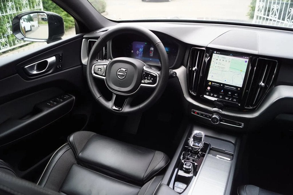 Volvo XC60 2.0 T8 Plug-in hybrid AWD Plus Dark € 48.450,00, Automaat, Gebruikt, Euro 6, 4 cilinders