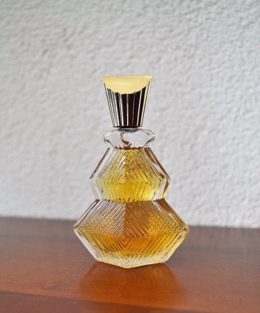 Vintage Avon Elegance 9.5 cm, Ophalen of Verzenden, Zo goed als nieuw, Overige typen, Gevuld