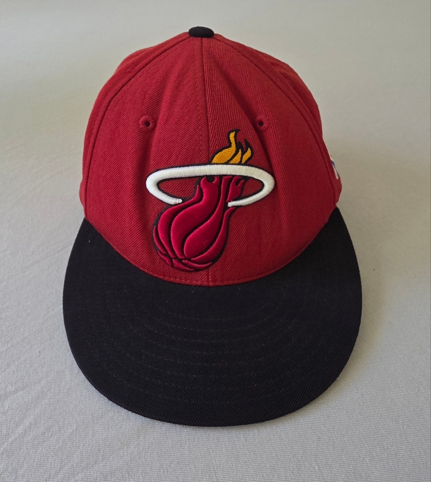 Mitchell & Ness Miami Heat NBA Pet - Rood/Zwart, Mitchell & Ness, Verzenden, Onbekend@example.com, One size fits all