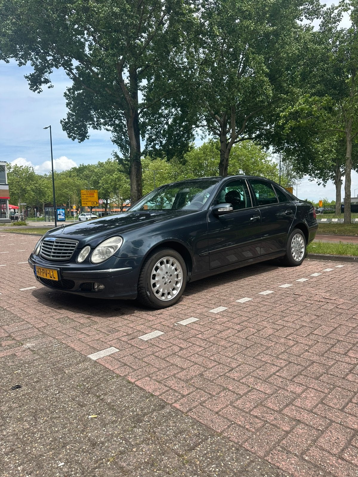 Mercedes-Benz E-Klasse 2.1 CDI E220 Sedan AUT 2005 Zwart, Auto's, Mercedes-Benz, Automaat, Zwart, 4 cilinders, Zwart