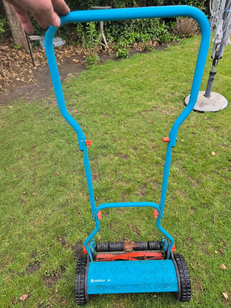 Gardena 380 Handgrasmaaier - Perfect voor kleine tuinen, Gebruikt, Handgrasmaaier, Ophalen of Verzenden, 30 t/m 39 cm