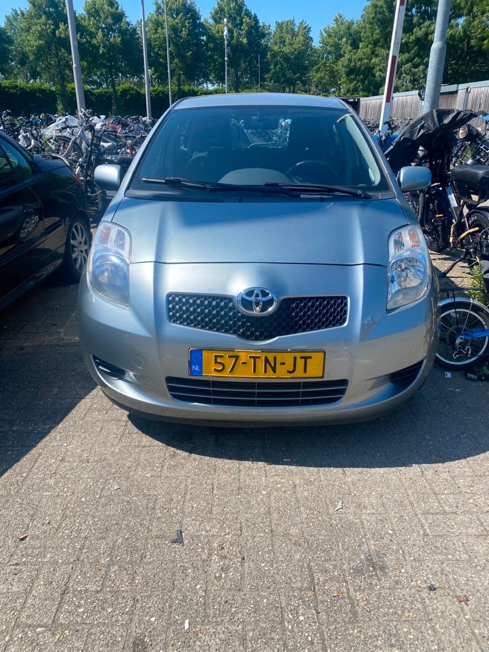 Toyota Yaris 1.3 16V Vvt-i 5DR SOL MMT 2006 Grijs, Auto's, 40 €/maand, 750 kg, 4 cilinders, Origineel Nederlands