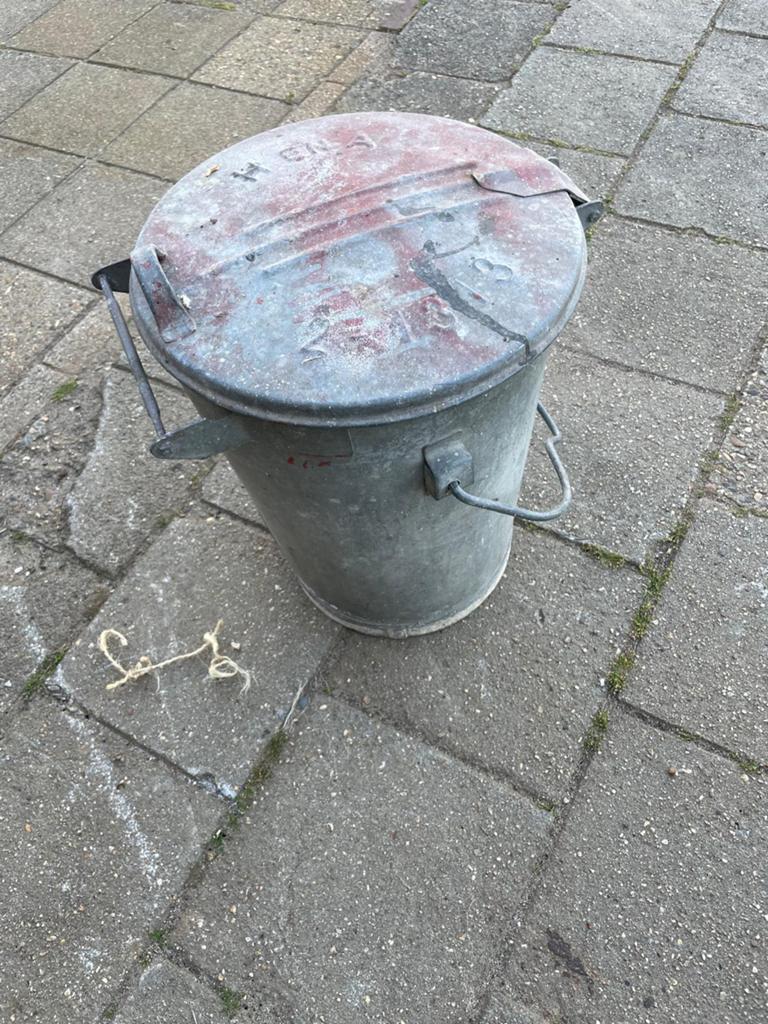 Zinken vuilnisemmer vuilnisbak, Tuin en Terras, Ophalen, Overige materialen, Gebruikt, Minder dan 30 cm