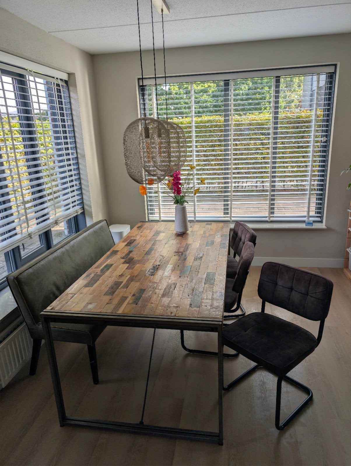 Eettafel met bank en stoelen - Industriële stijl, Overige houtsoorten, Gebruikt, 150 tot 200 cm, Vier personen