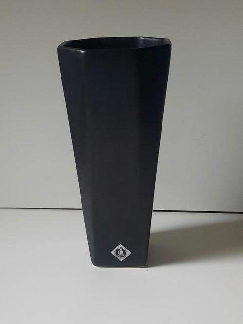 zwarte vaas , Stapsteen Keramiek Amersfoort RWA, Ophalen of Verzenden, Zo goed als nieuw, Zwart, 21 cm