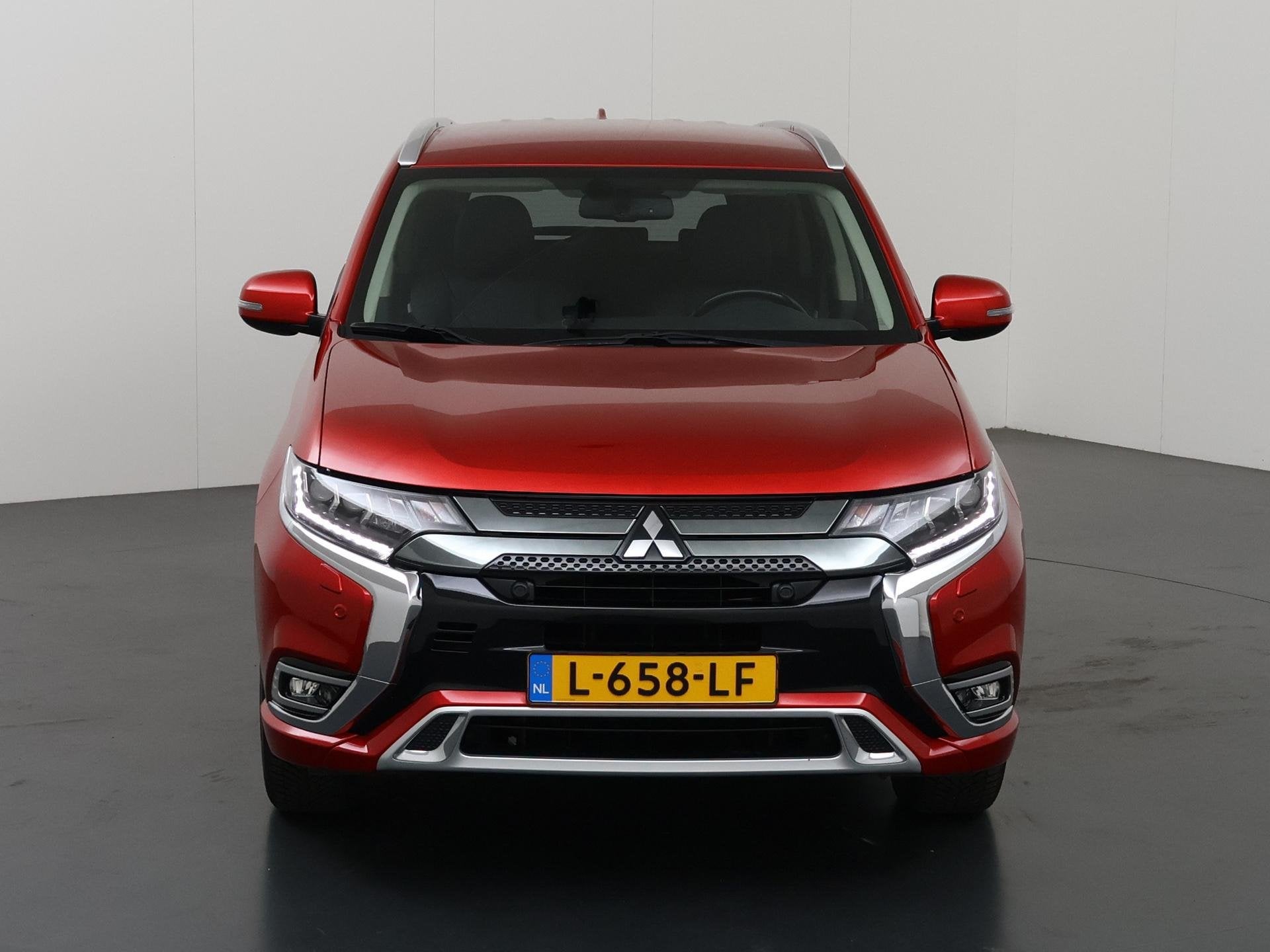 Mitsubishi Outlander 2.4 PHEV Intense | Parkeercamera | Clim, Auto's, Automaat, Euro 6, 4 cilinders, 1865 kg