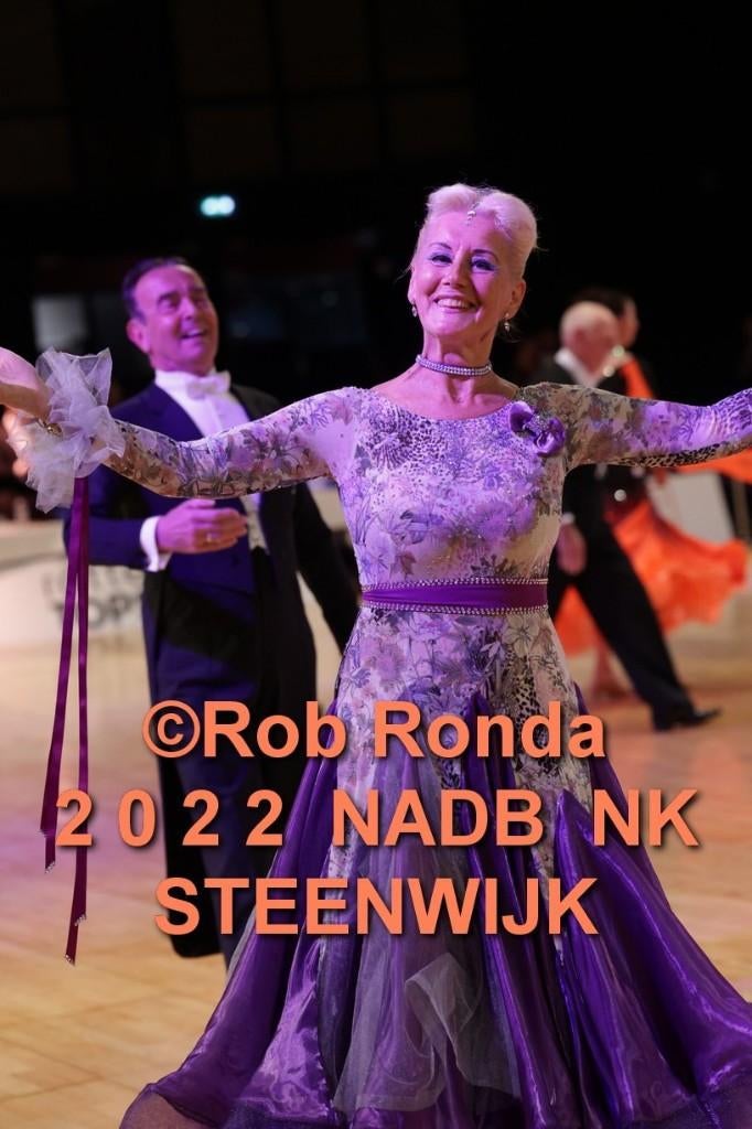 vrolijk getinte ballroomjurk, Ophalen of Verzenden, Zo goed als nieuw, Overige typen