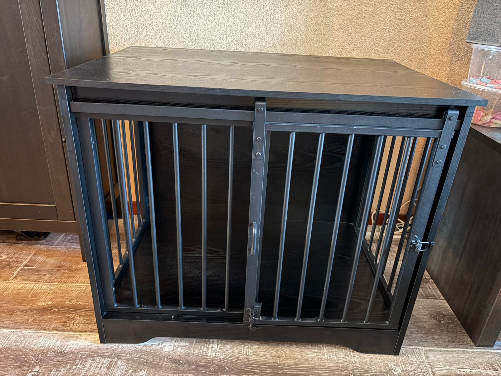 Kort/amper gebruikte zwarte hout/ijzere bench maat M, Dieren en Toebehoren, Ophalen, 65 tot 100 cm, Hondenhok, Zo goed als nieuw