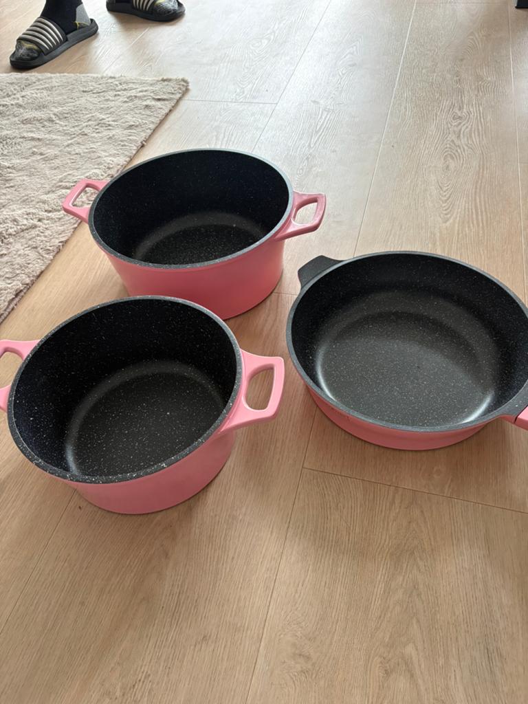 Roze pannen set, Huis en Inrichting, Keuken | Potten en Pannen, Ophalen of Verzenden, Overige materialen, Pannenset