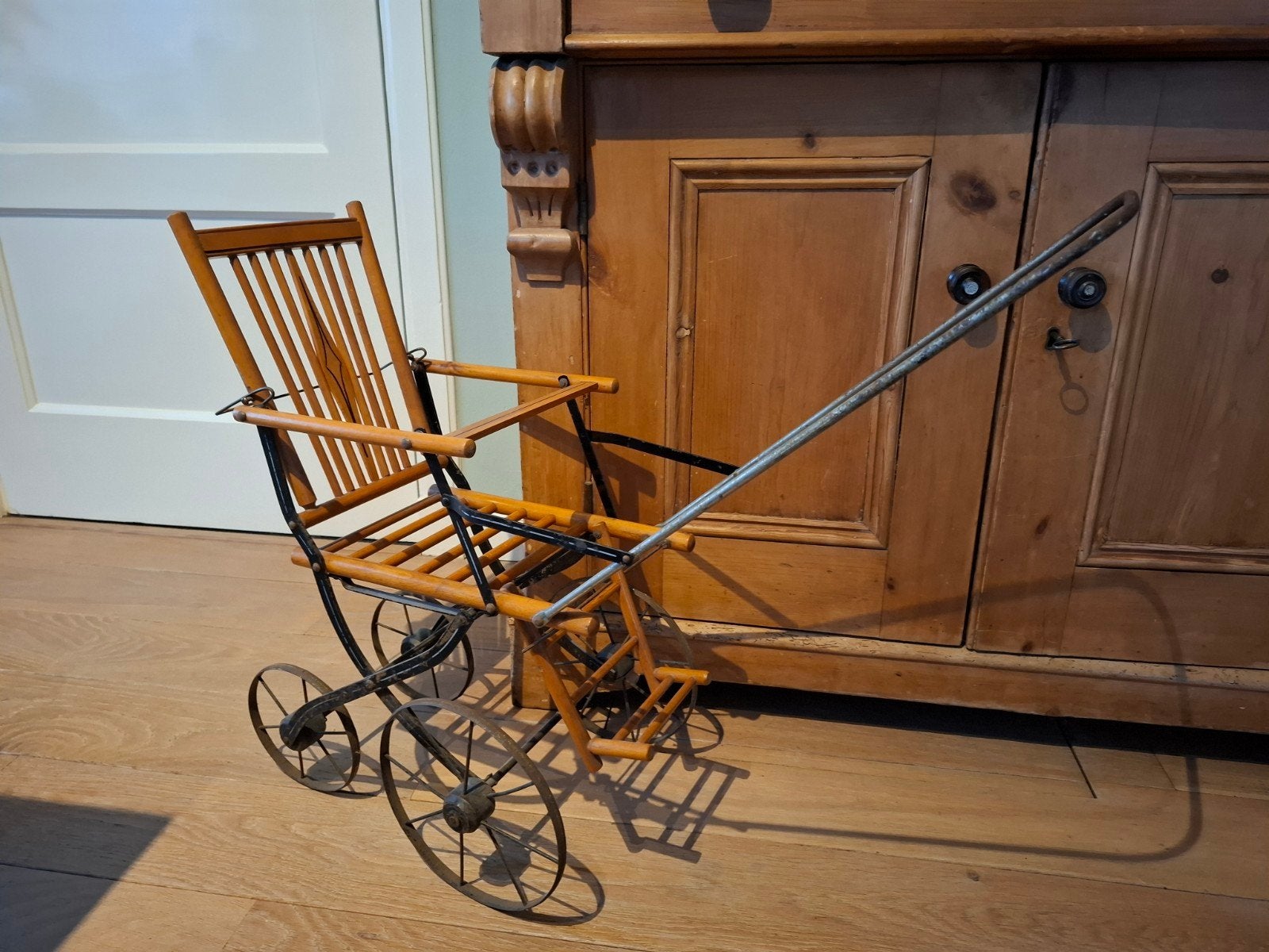 Antieke poppenwagen, Ophalen