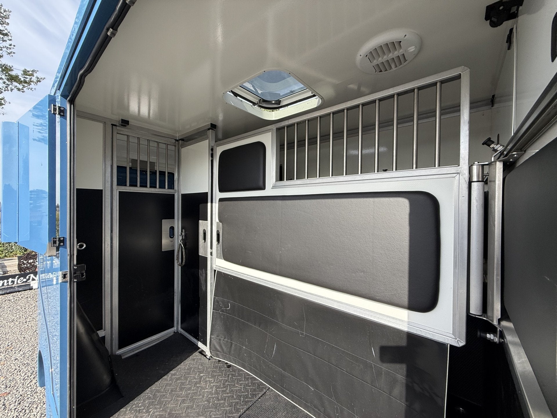 Renault Master | HORSETRUCK | KRISMAR | STALLION 3XL | 2021, Weduwestraat 12
4884MV  WERNHOUT, NL, Paardenwagentje NL | MVV HORSETRUCKS