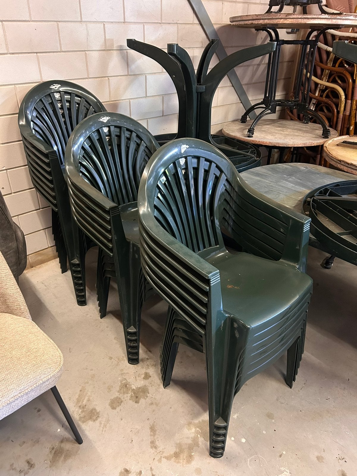 Partij tuinmeubelen – 20 stoelen + 4 tafels – horeca/terras, Tuin en Terras, Kunststof, Gebruikt, Ophalen of Verzenden, X