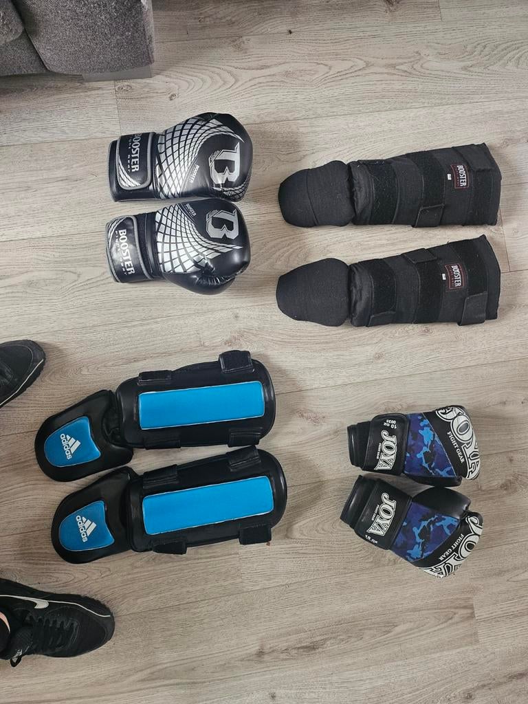 Boksbescherming en bokshandschoenen set, Sport en Fitness, Bowlen, Ophalen of Verzenden, Gebruikt, Handschoen of Beschermer