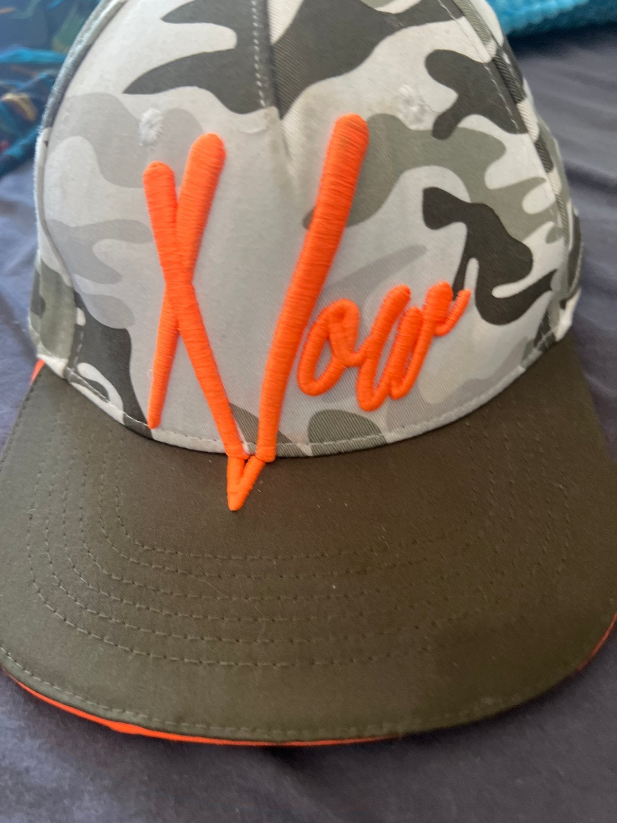CLCT Camouflage Pet met Oranje 'Xoar' Opdruk, Ophalen of Verzenden, Zo goed als nieuw, One size fits all, Pet