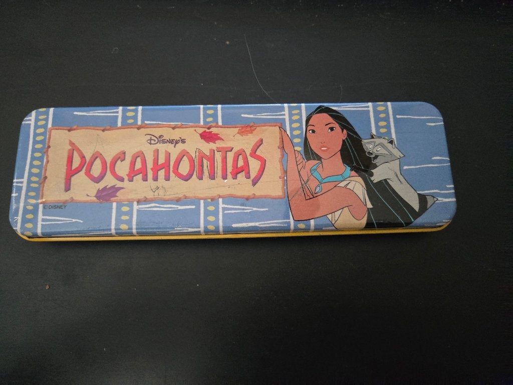 Vintage Disney Pocahontas pennenblik  Afm. 20x6.5x2cm, Ophalen, Pocahontas of Kl. Zeemeermin, Gebruikt, Overige typen