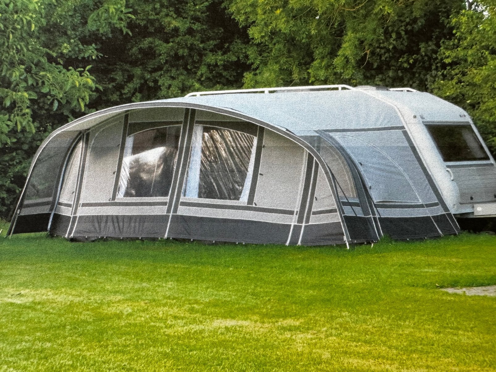 Kip Gray Line 53 TEB | Mover | Fortextent | Vloerverw., Schokbreker, 2 aparte bedden, Rondzit, Kip