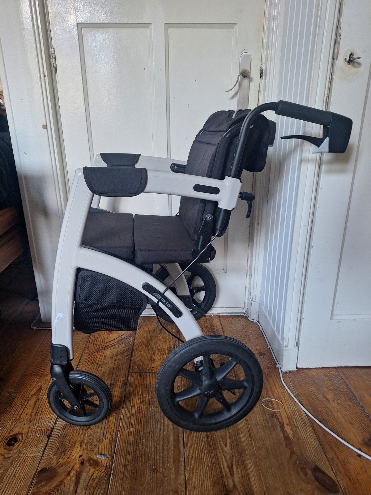 Rollz Motion rollator + rolstoel in één ( incl voetsteunen), Ophalen, Inklapbaar, Gebruikt, Duwrolstoel
