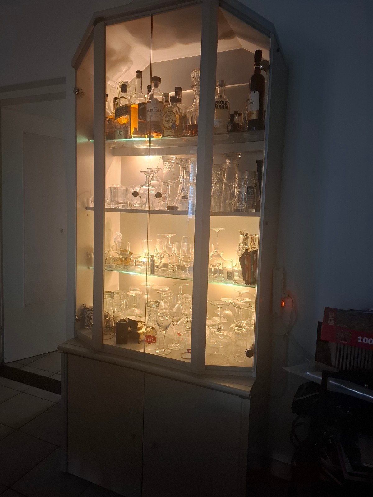 Glazen vitrinekast met verlichting en opbergruimte, Ophalen, 200 cm of meer, 50 tot 100 cm, Gebruikt
