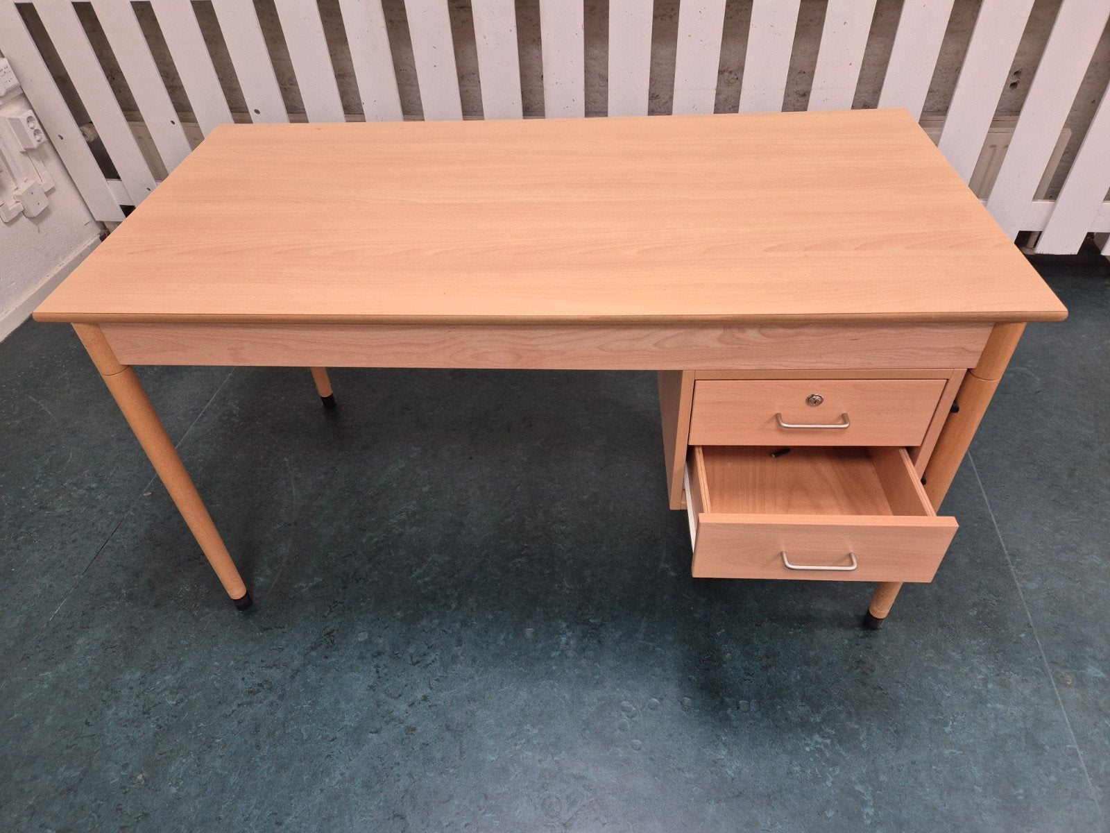 Bureau 70 x 140 cm met lades, Huis en Inrichting, Bureaus, Ophalen, Gebruikt, Hout, Bruin