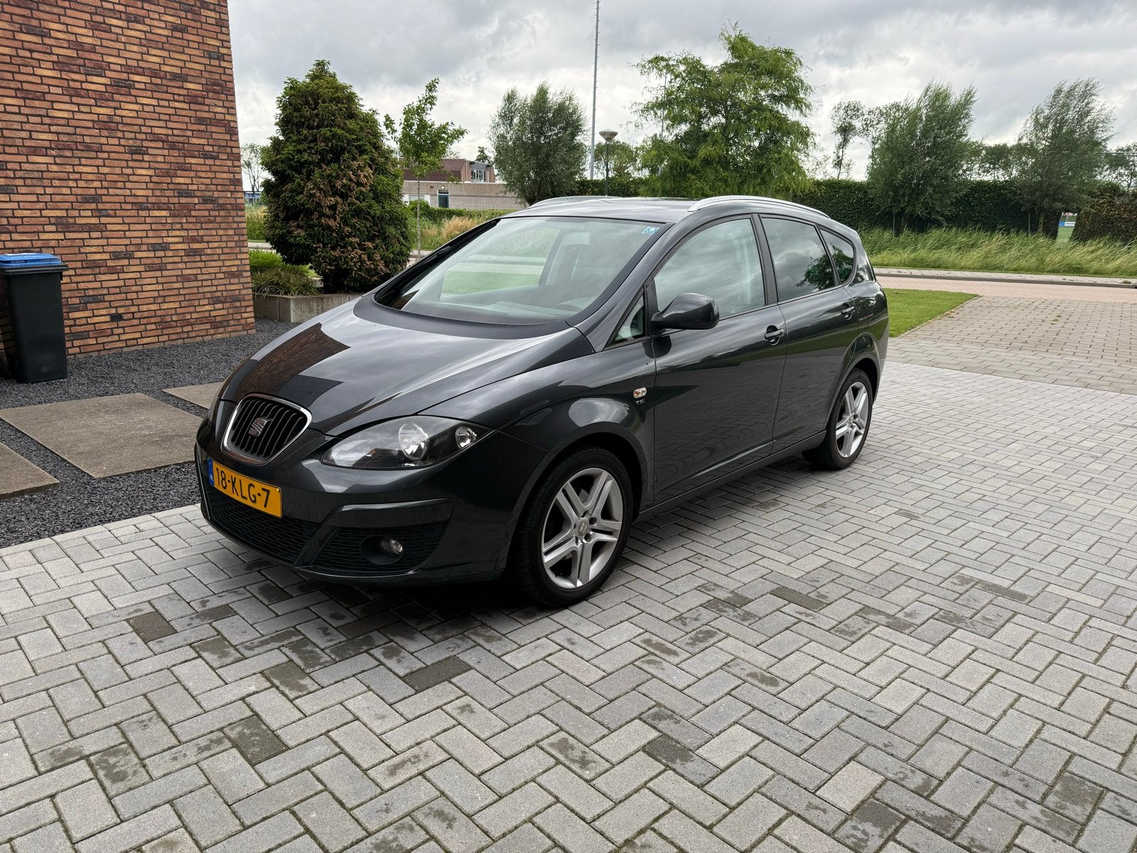 Seat Altea XL 1.4 TSI 92KW Stationwagon 2010 Grijs 184.000km, Voorwielaandrijving, Zwart, Altea XL, Origineel Nederlands
