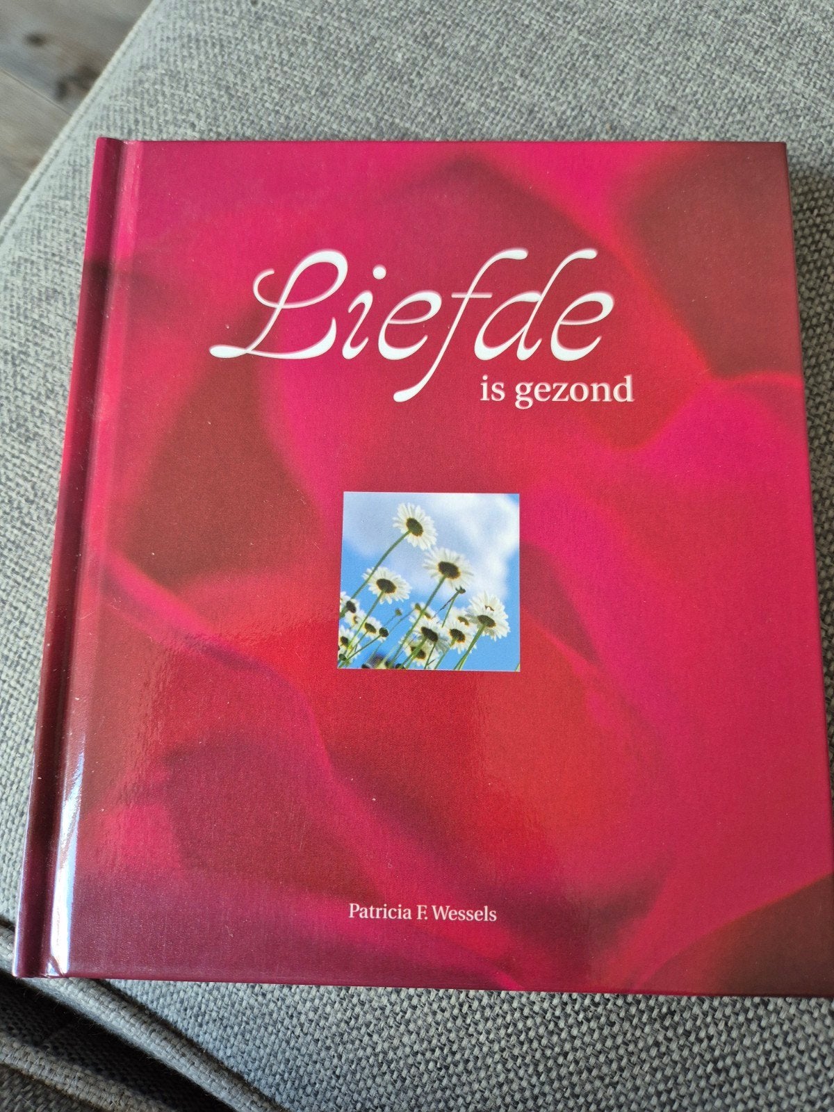 Liefde is gezond - Patricia F. WesselsLiefde is gezond - Pat, Boeken, Ophalen of Verzenden, Zo goed als nieuw, Spiritualiteit algemeen