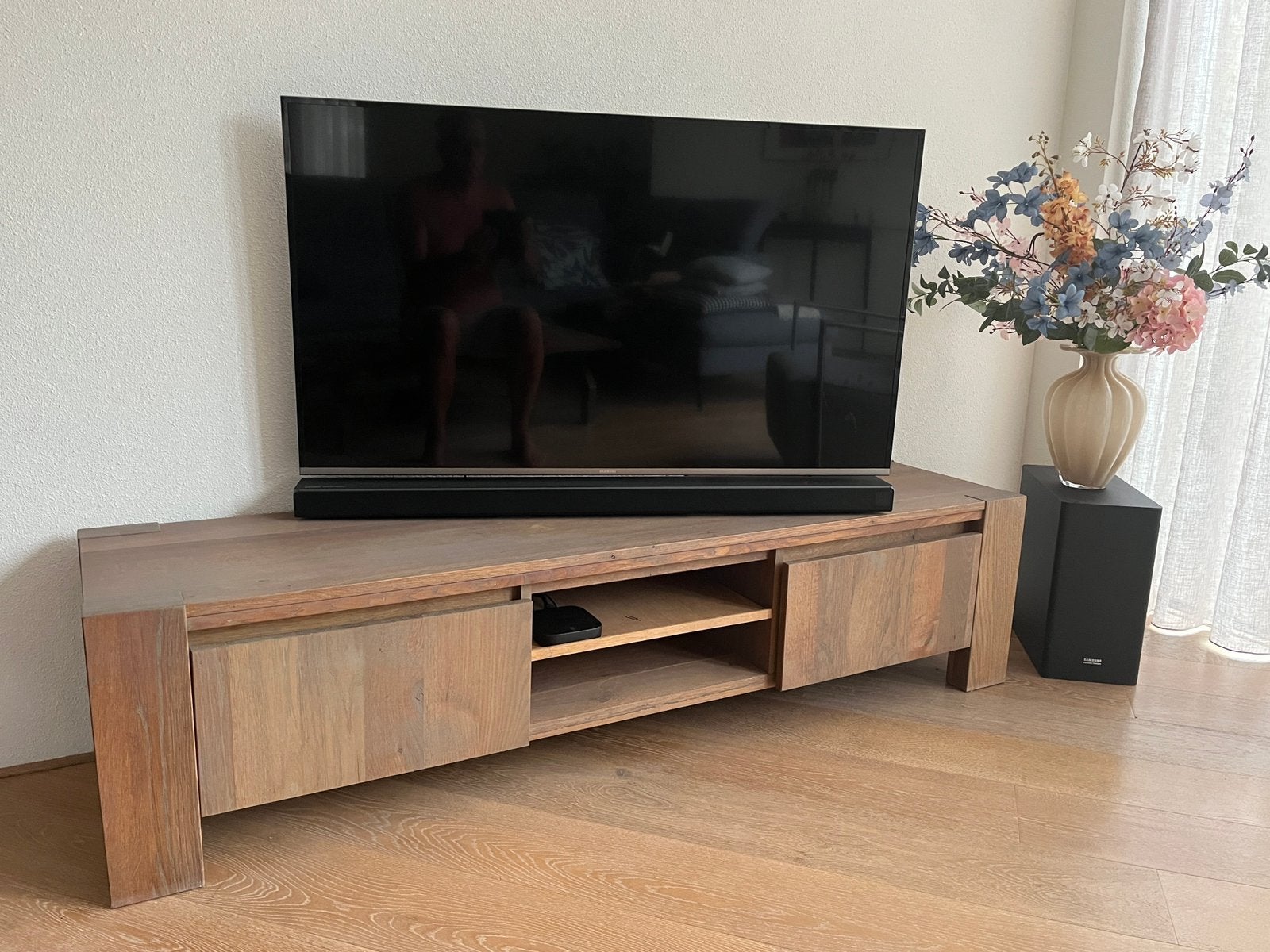 Mooi eikenhouten tv-meubel met opbergruimte in 2 lades, Ophalen, 150 tot 200 cm, Eikenhout, Zo goed als nieuw