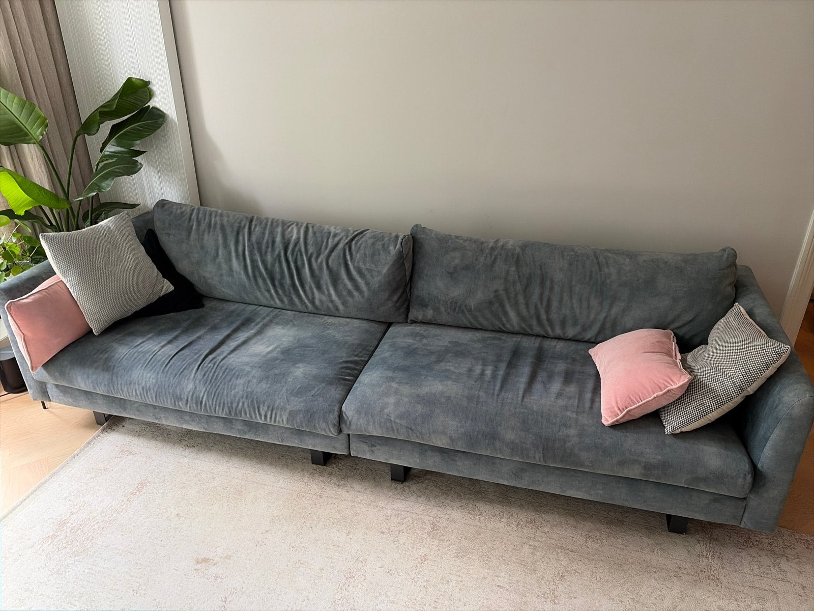 Grote 4-zits bank, grijs, zo goed als nieuw, Huis en Inrichting, 100 tot 125 cm, 300 cm of meer, Ophalen of Verzenden, Zo goed als nieuw