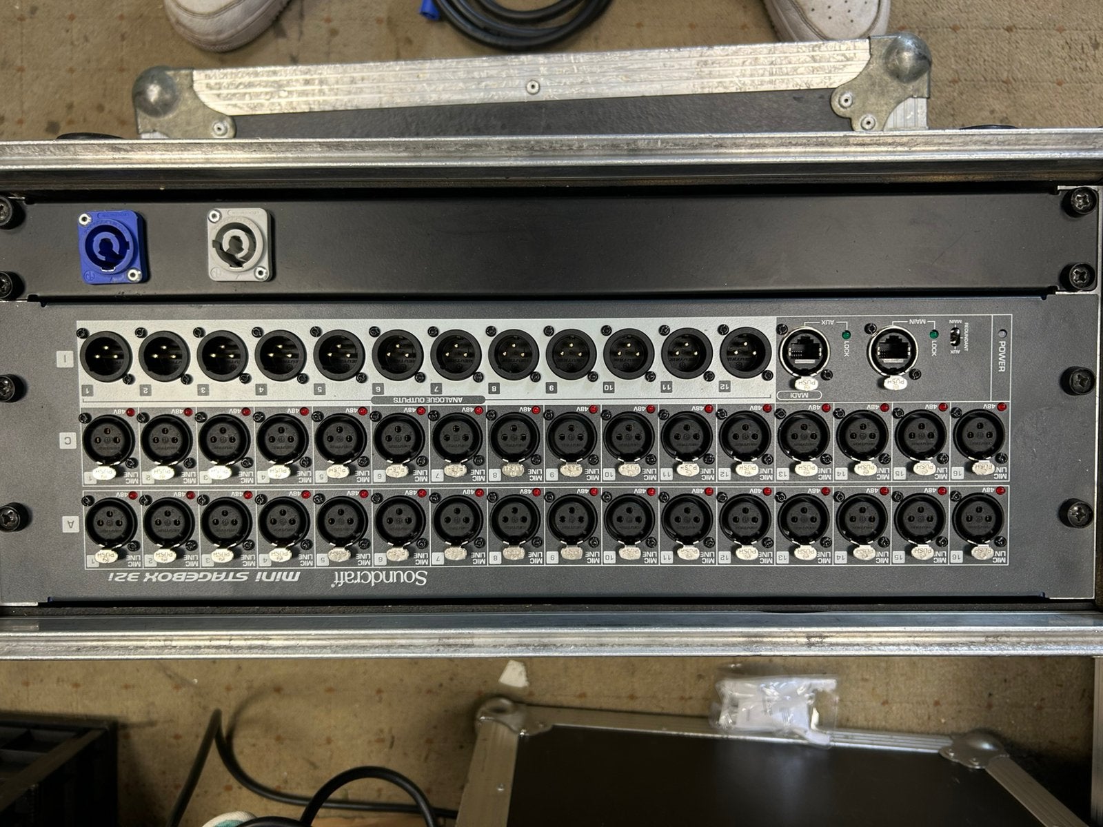 Soundcraft mini stagebox 32i, Muziek en Instrumenten, Ophalen, Zo goed als nieuw, 20 kanalen of meer, Microfooningang