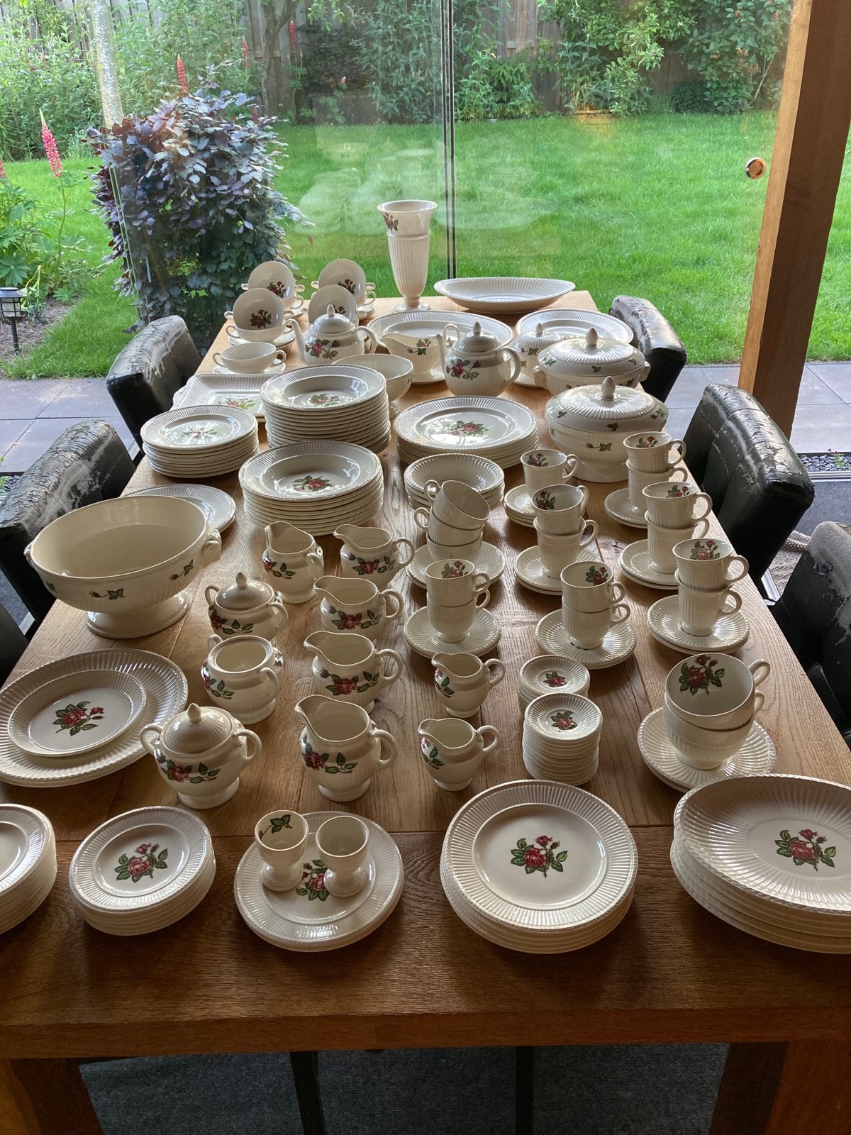 Uitgebreid Wedgwood servies, Huis en Inrichting, Keuken | Servies, Ophalen of Verzenden, Zo goed als nieuw, Aardewerk, Compleet servies