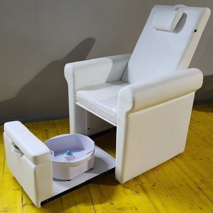 Witte behandelstoel/ Pedicure, manicure, Ophalen, Kunststof, Wit, Zo goed als nieuw